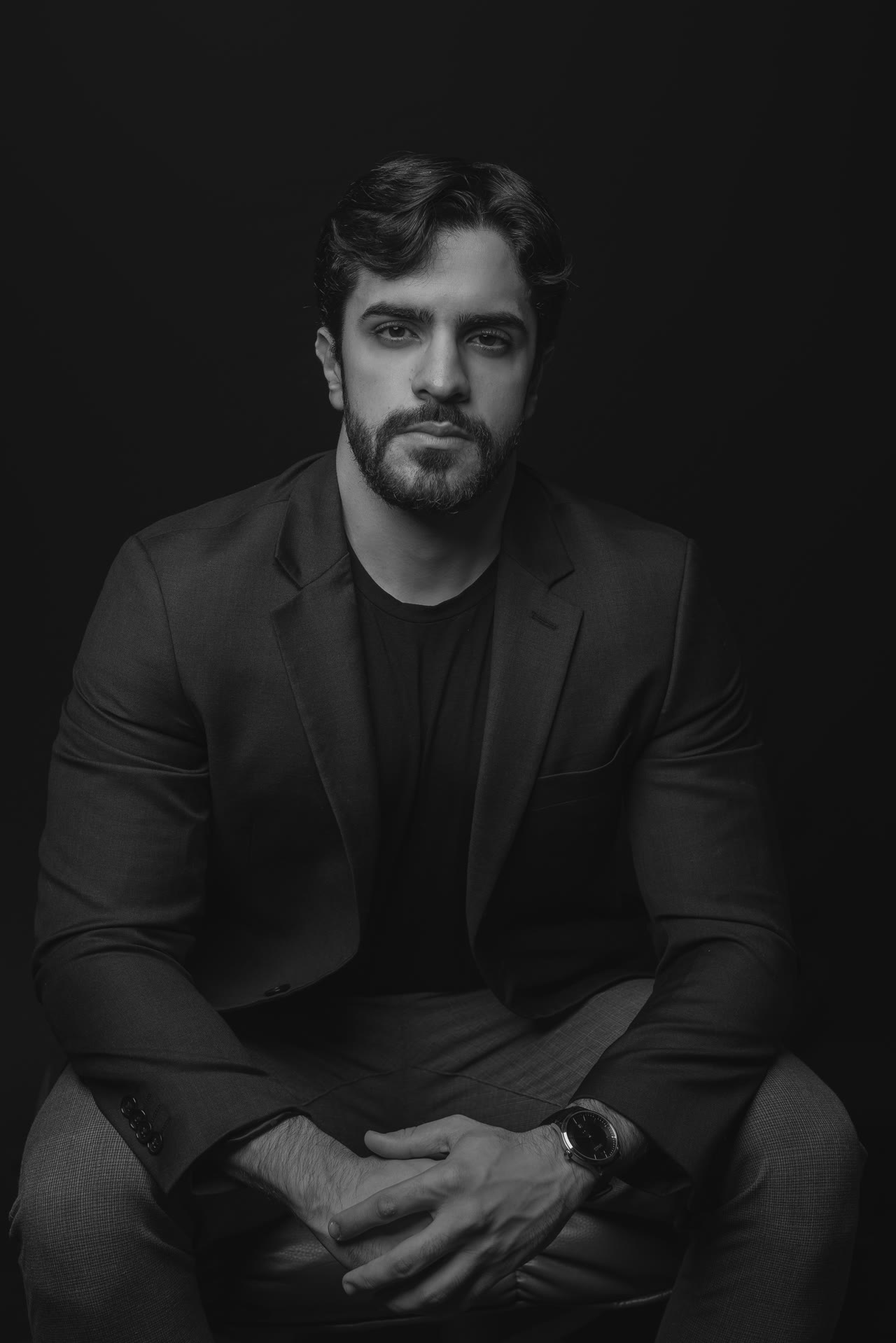 Retrato em preto e branco do fundador da Effect Digital Marketing